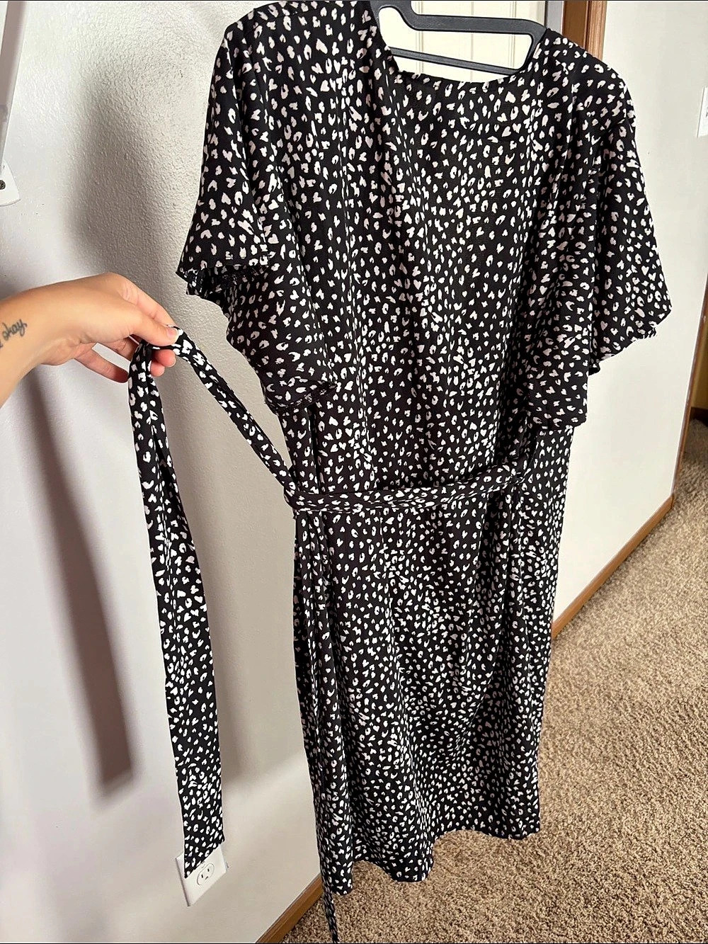 B Animal Print Midi Wrap Dress in Black & White Size Large
